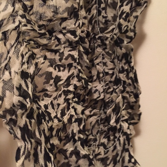 Scarf houndstooth-ish style black & grayish white - Picture 4 of 5